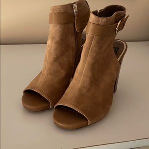 Whitehouse Blackmarket open toed heeled shoe